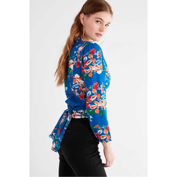 NWT Rolla’s Delilah Blue Floral Wrap Blouse Size Large - Picture 4 of 14